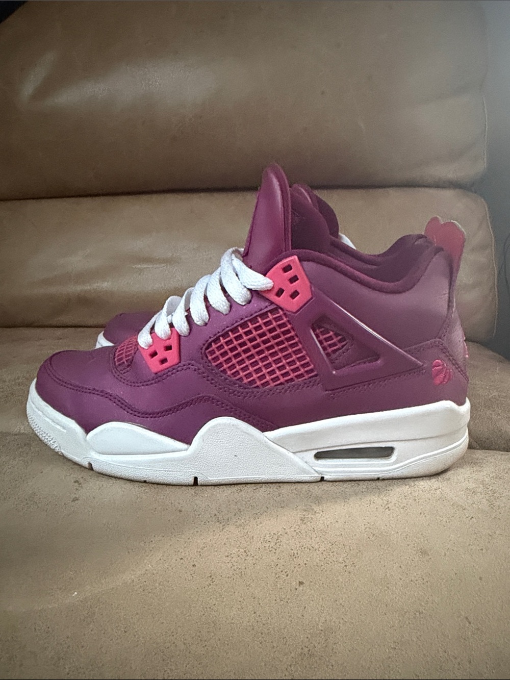 Jordan 4 Valentines Day Retro size 6y